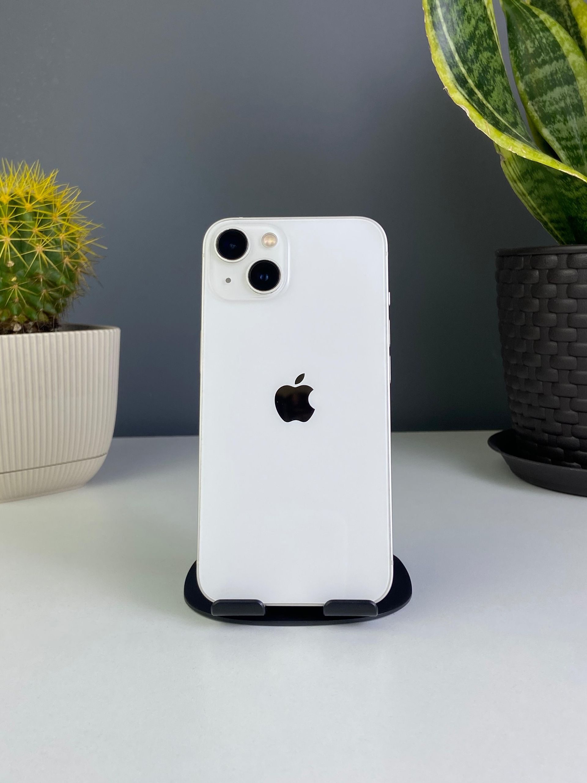 Купить б/у Apple iPhone 13 256GB белый арт. 84832 - магазин Ало-Ало