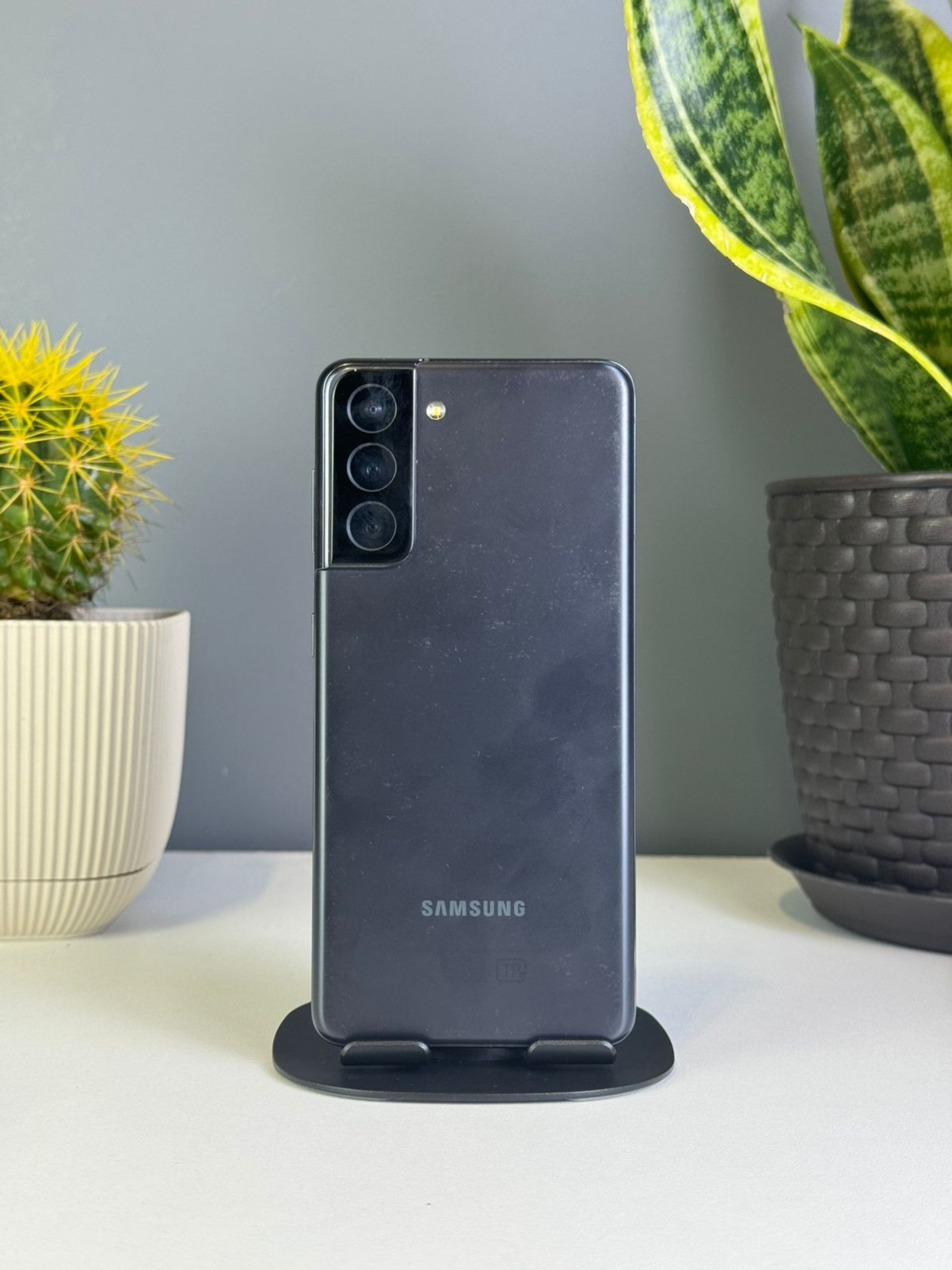 Купить б/у Samsung Galaxy S21 5G 128GB чёрный арт. 44101 - магазин Ало-Ало